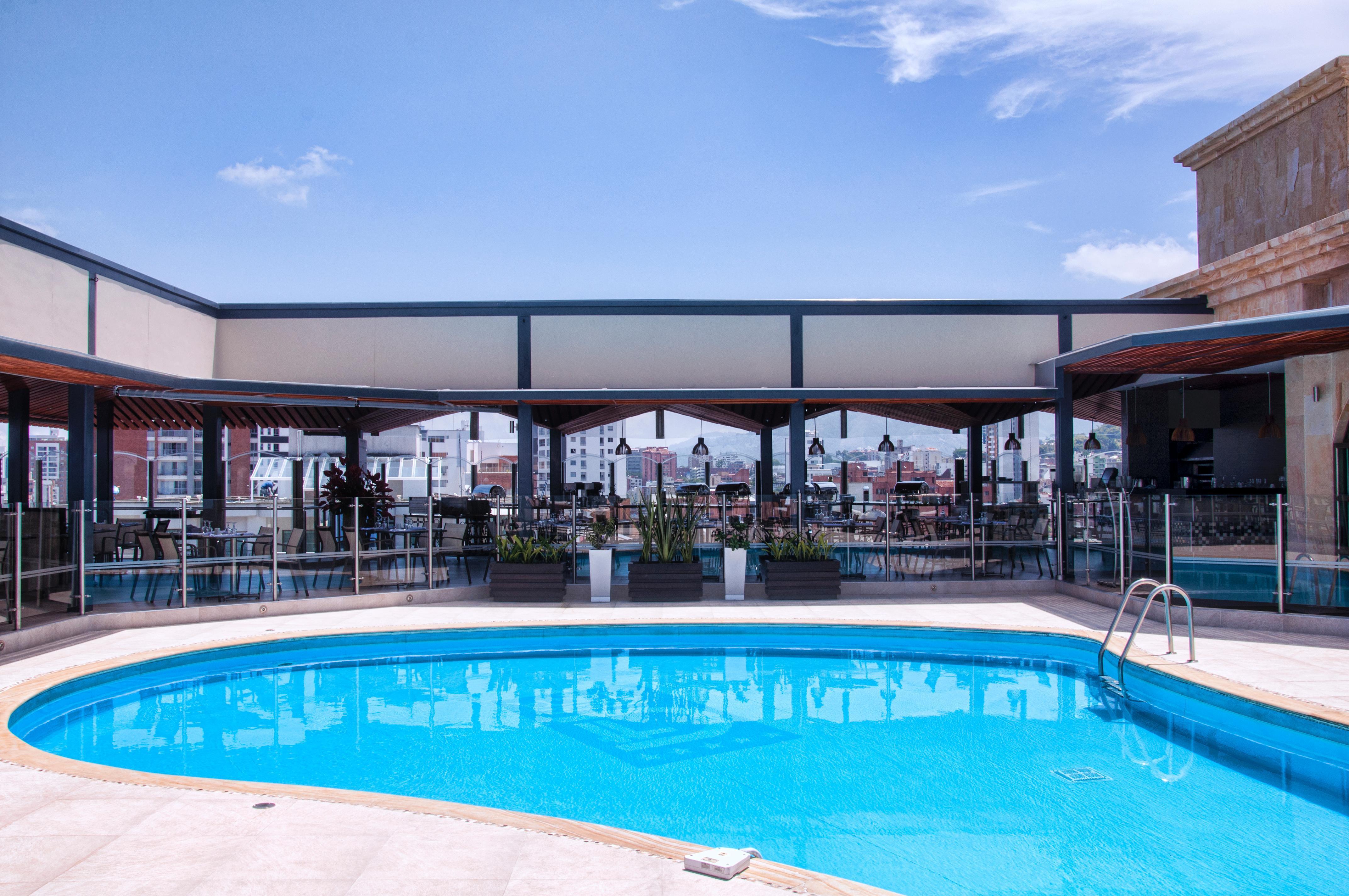 Hotel Dann Carlton Bucaramanga Exterior photo Rooftop pool