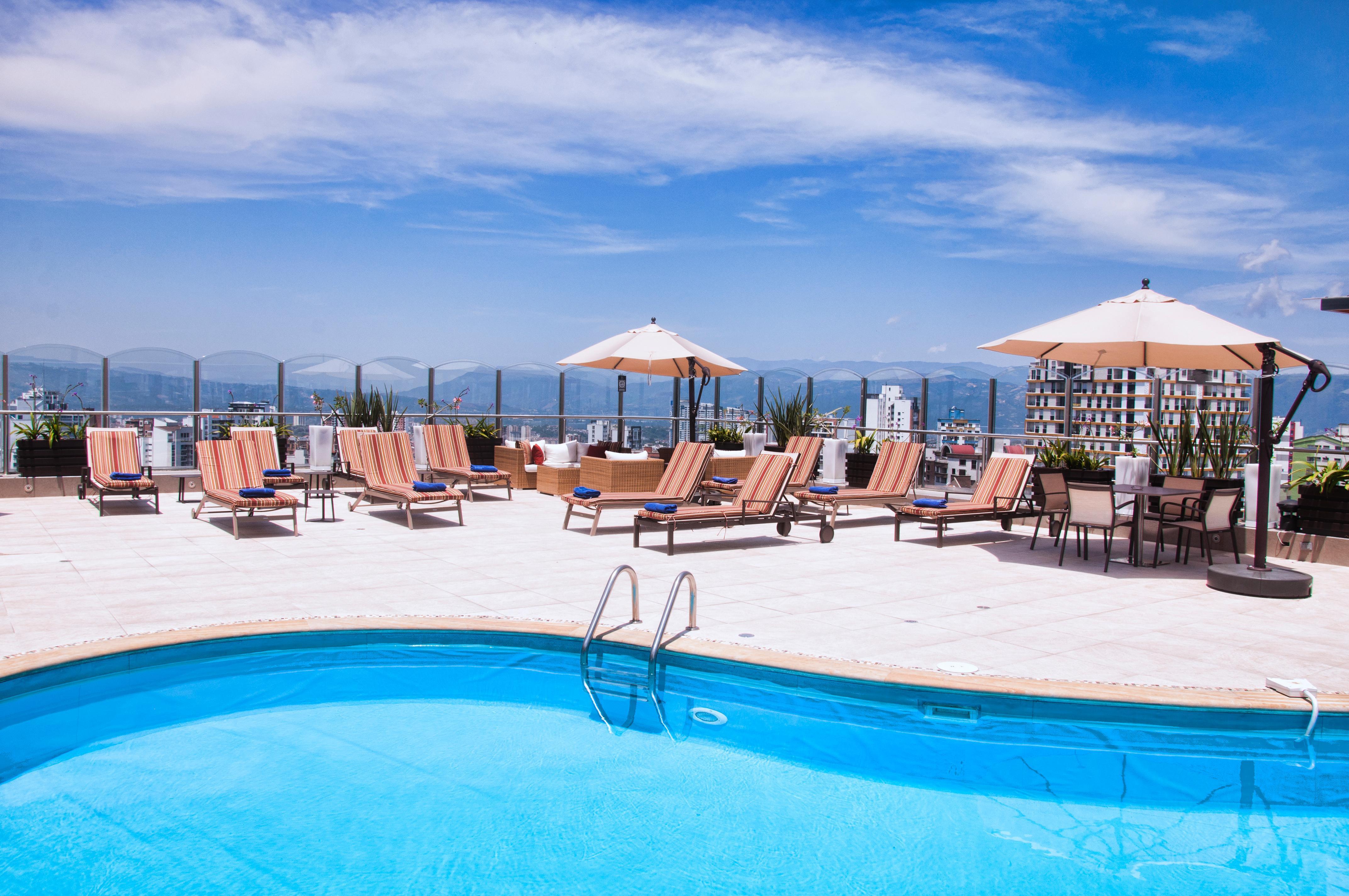 Hotel Dann Carlton Bucaramanga Exterior photo Rooftop pool