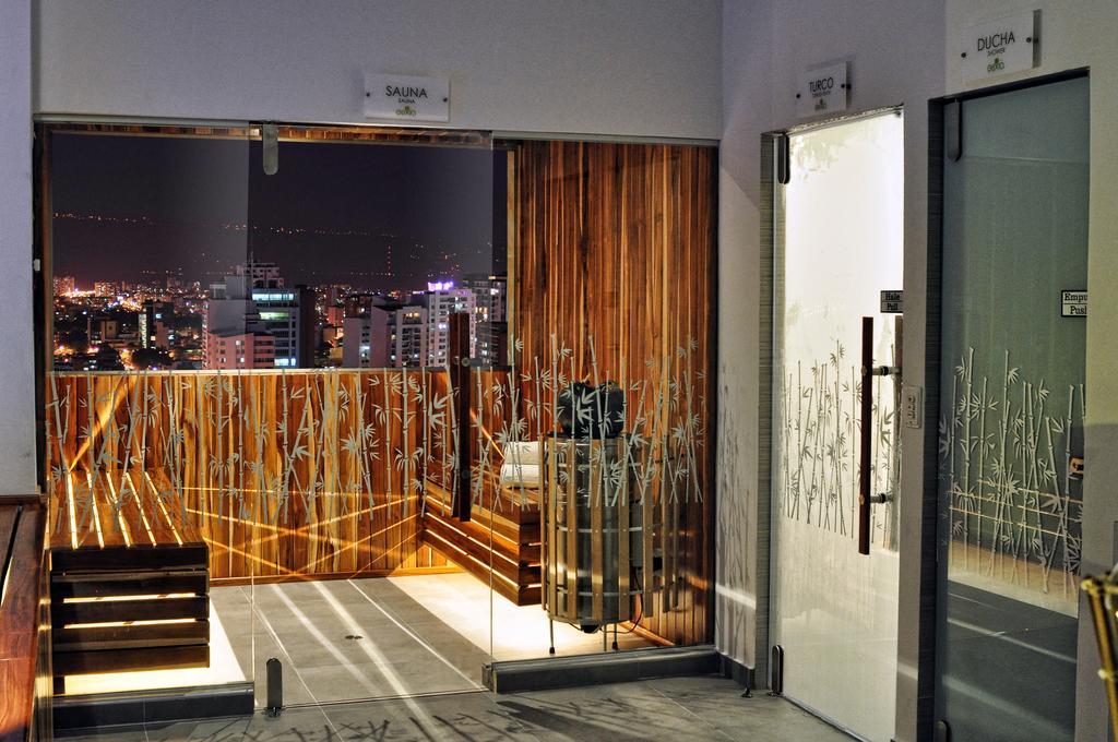 Hotel Dann Carlton Bucaramanga Exterior photo A sliding door